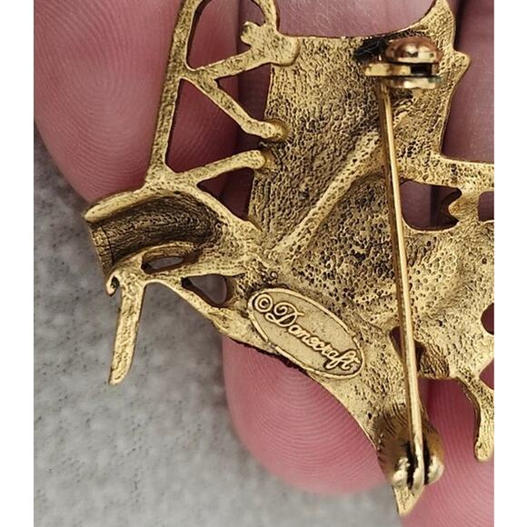 Signed DANECRAFT Reindeer On Strike Gold Tone Vintage Brooch Pin Red - Picture 4 of 7